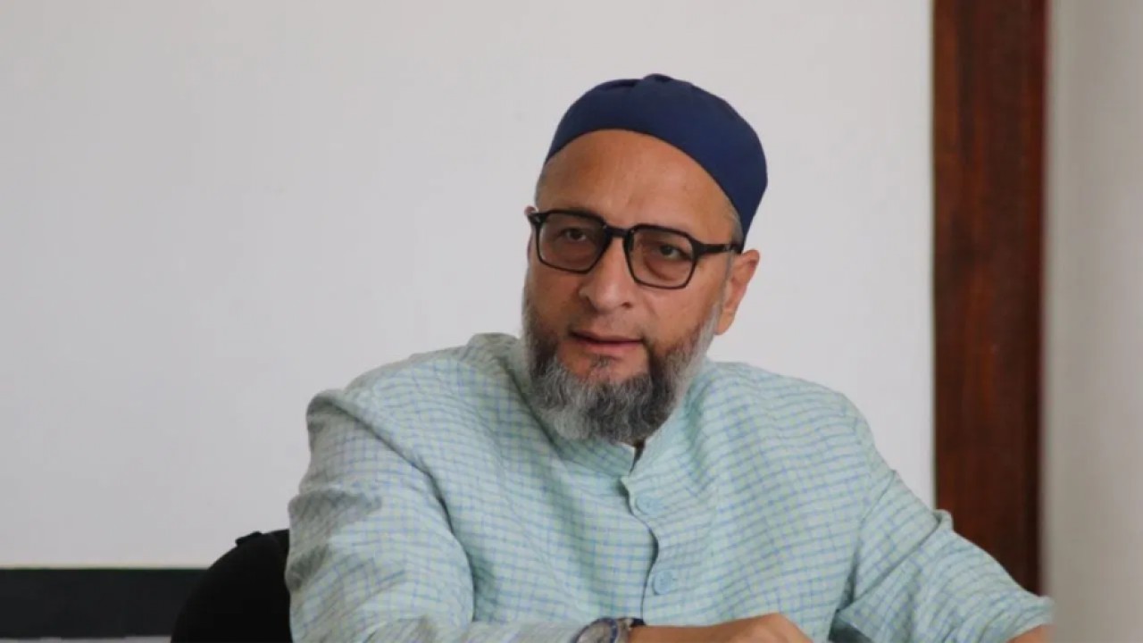 मैं मुर्गी का बच्चा नहीं.... मुख्तार के घर जाने पर धमकी देने वालों से क्या बोले ओवैसी? मैं मुर्गी का बच्चा नहीं.... मुख्तार के घर जाने पर धमकी देने वालों से क्या बोले ओवैसी?