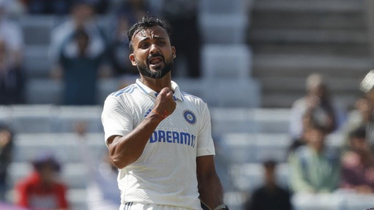 Akash Deep की घातक गेंदबाजी, बैक टू बैक उड़ाई 2 बल्लेबाजों की गिल्लियां, देखें VIDEO Akash Deep की घातक गेंदबाजी, बैक टू बैक उड़ाई 2 बल्लेबाजों की गिल्लियां, देखें VIDEO