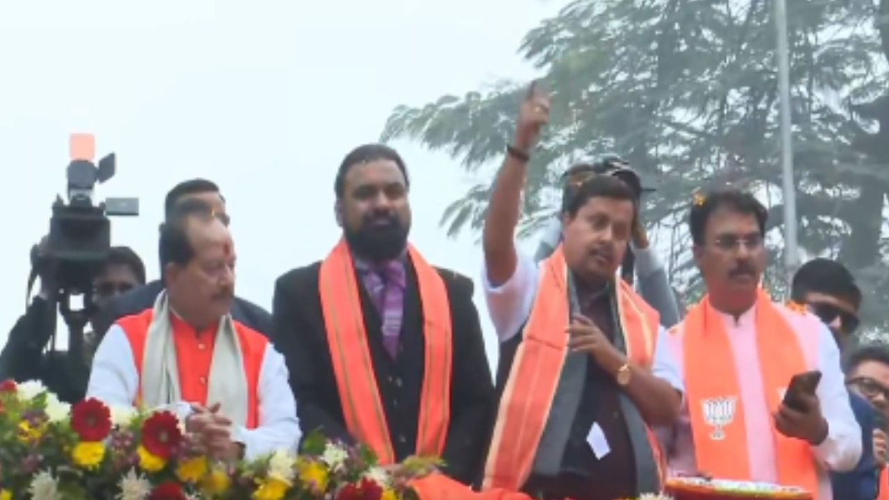 राष्ट्रीय कार्यकारी अध्यक्ष बनने के बाद पहली बार पटना पहुंचे नितिन नबीन, रोड शो में उमड़ा जनसैलाब राष्ट्रीय कार्यकारी अध्यक्ष बनने के बाद पहली बार पटना पहुंचे नितिन नबीन, रोड शो में उमड़ा जनसैलाब