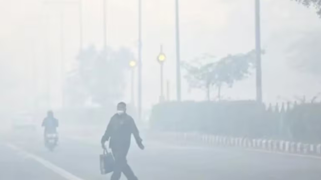 Weather News: दिल्ली-NCR समेत उत्तर भारत में शीतलहर और कोहरे का कहर, मौसम विभाग का ऑरेंज अलर्ट Weather News: दिल्ली-NCR समेत उत्तर भारत में शीतलहर और कोहरे का कहर, मौसम विभाग का ऑरेंज अलर्ट