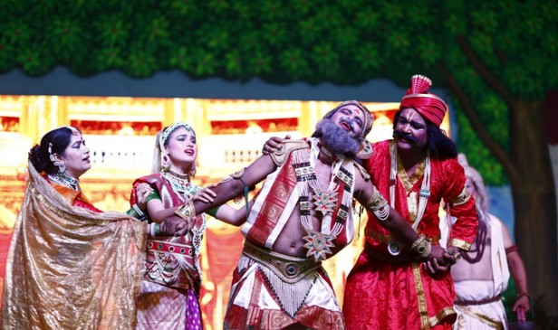 दशरथ मरण से दर्शक हुए भावुक