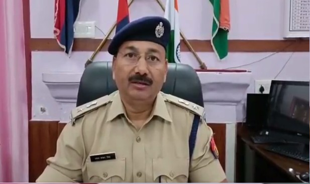 Etah: Due to double murder, there was a stir in the area, in a love affair, her father was brutally murdered.