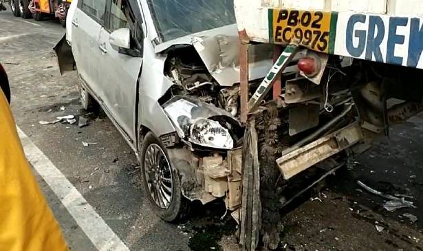 Shahjahanpur: 6 people injured after 6 vehicles collided with each other due to fog