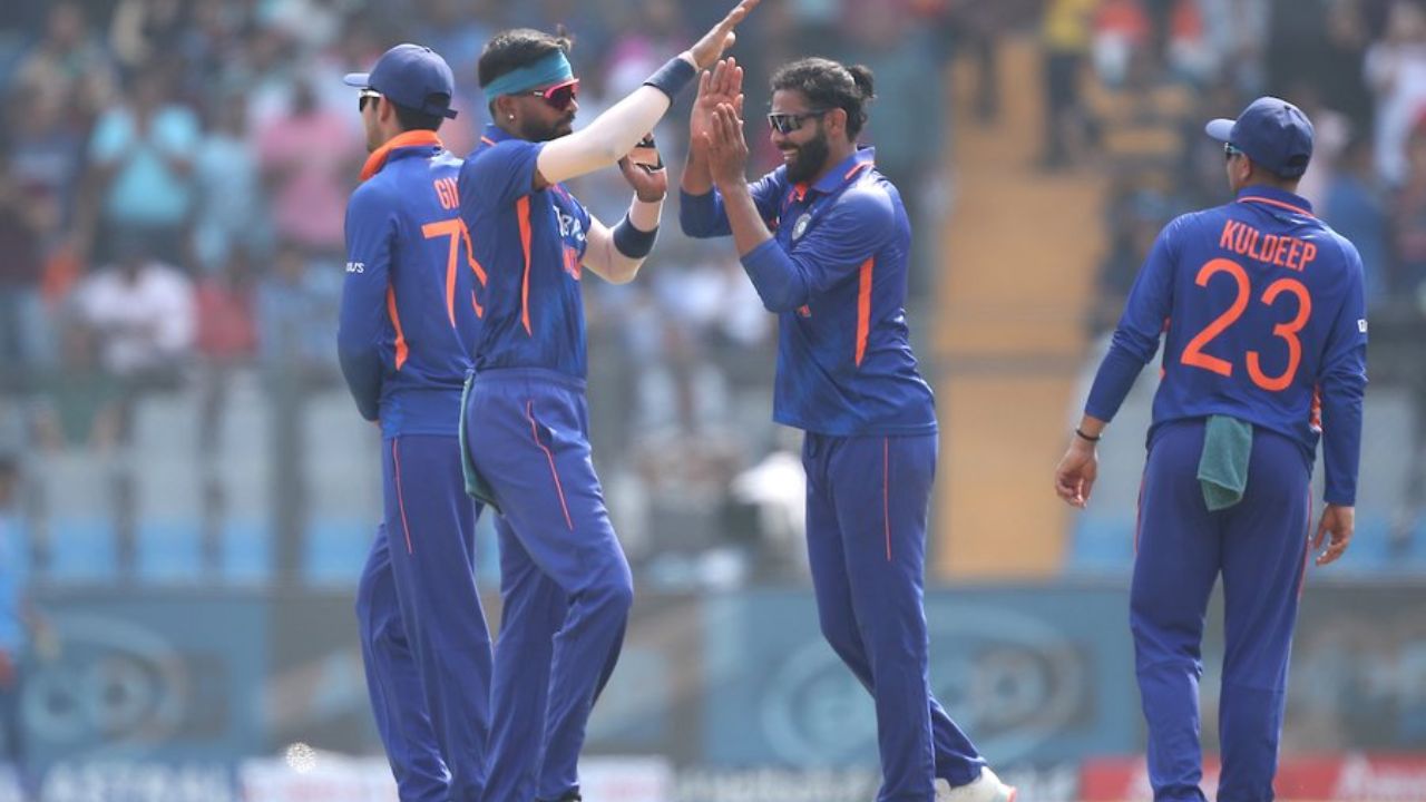 IND-AUS: सिराज ने दिलाई भारत को पहली सफलता