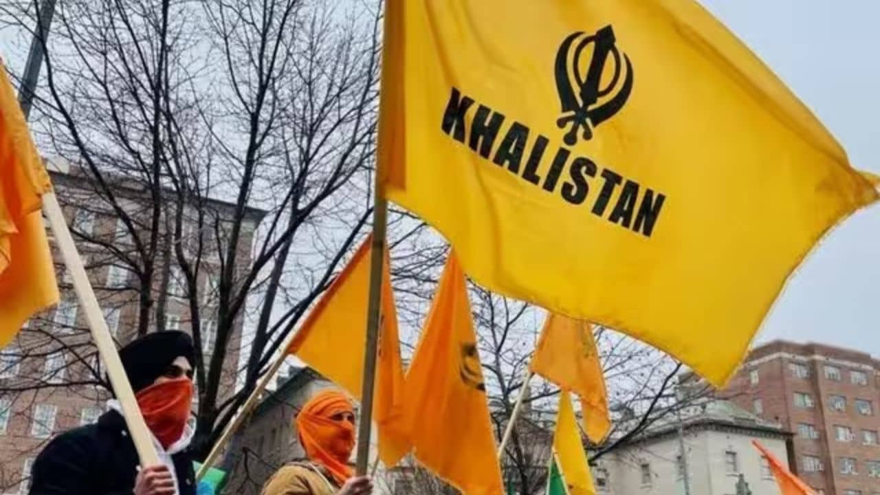 Canada: Khalistan supporters damage Mahatma Gandhi's statue, Indians protest